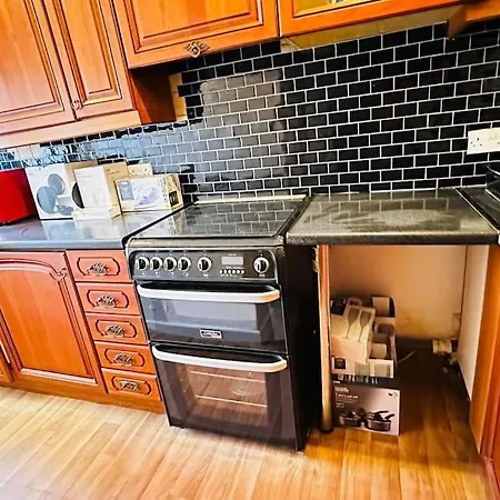 3 Bed House East Londra