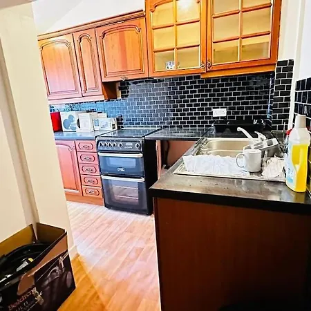 3 Bed House East Daire