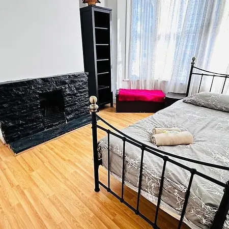 3 Bed House East
