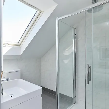 The Leghorn Quarters - Modern 3bdr With Balcony Appartement