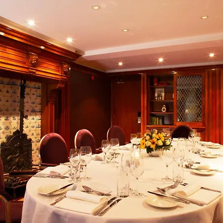 Hotel The Lensbury Teddington