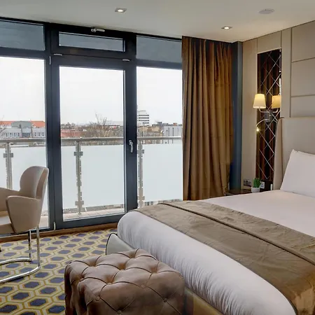 Putney Hotel; Bw Signature Collection Londyn