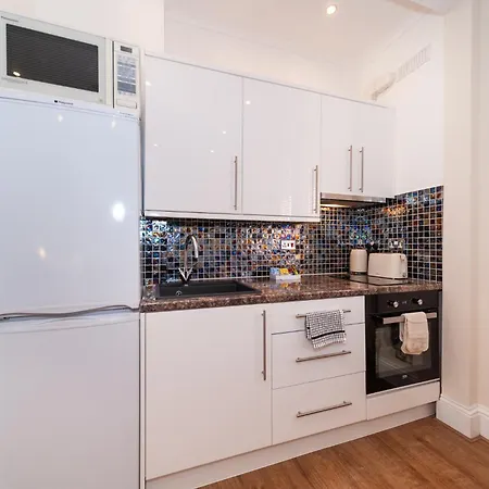 Apartment - Great Location *