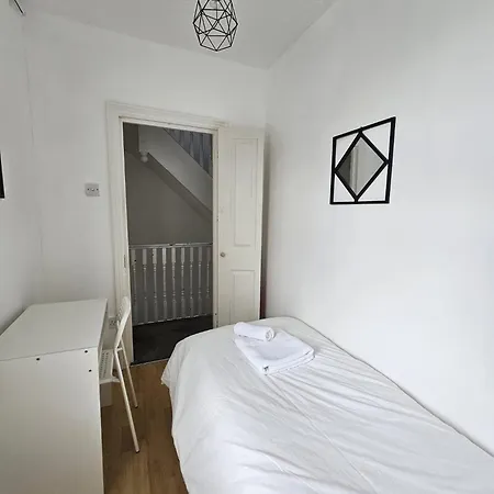 Apartment Hayes Deluxe Inn- London, Heathrow Airport