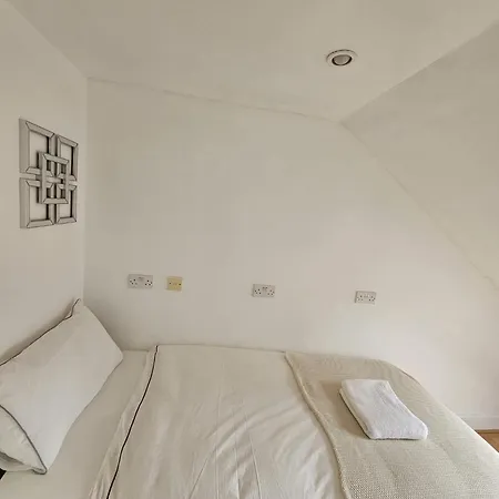 Apartment Hayes Deluxe Inn- London, Heathrow Airport *