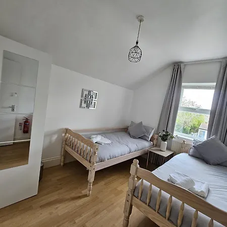 Hayes Deluxe Inn- London, Heathrow Airport