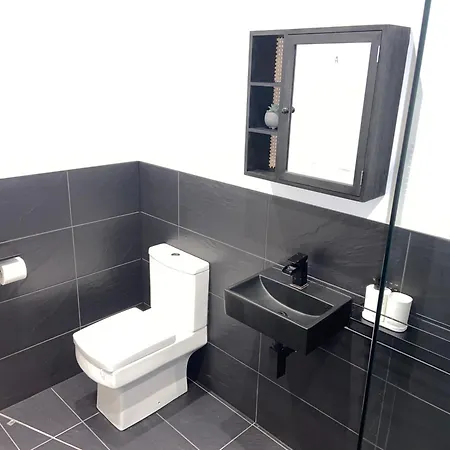 Kensington With Private Garden & Bathroom
