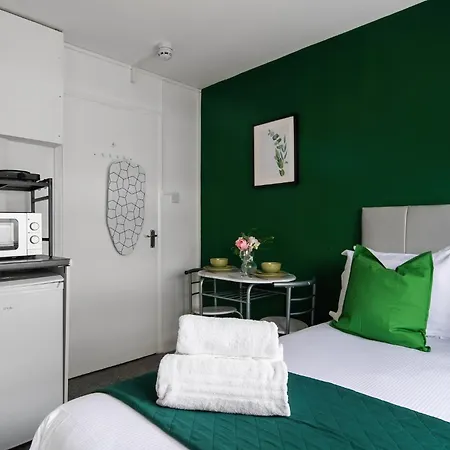 Pensjonat Livestay Affordable En-suite Studio In London, N14 *