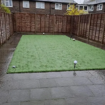 Homestay Abbeywood London House