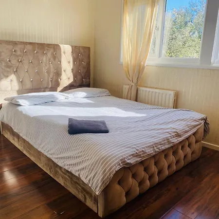 Guest house Buckingham *
