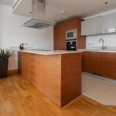 Daire Ads Lux Lettings Ltd - Battersea Reach