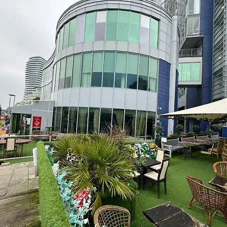 Rafayel & Hotel Londra