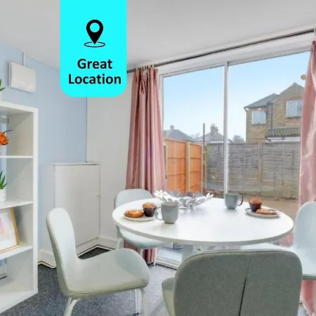 Apartment Chic 1br House In Hounslow - 12 Mins From Heathrow Airport Feltham