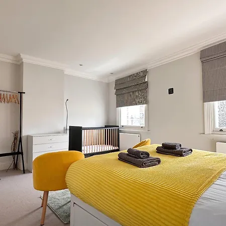 Spacious And Cosy 3brs 5f House In Heart Of *
