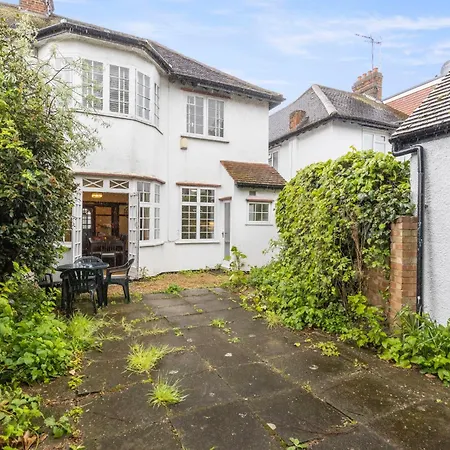 13-bed Gem, Opposite Tube Station Less Than 1 Min Walk *