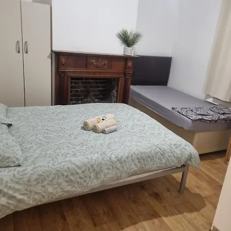 Cozy House With Character & Garden. Vendégház London