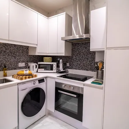 Spacious 3-bedroom In Exclusive Mayfair 7gc * London