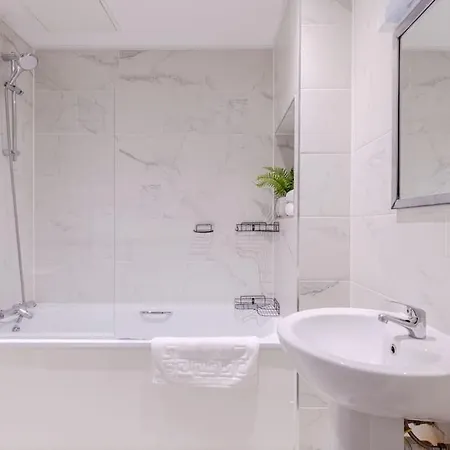 Apartment Vertigo Boutique Sleeps 4 London *