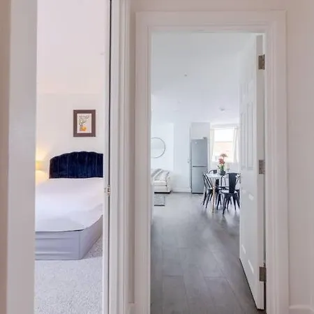 Vertigo Boutique Sleeps 4 London * Kingston upon Thames (Greater London)