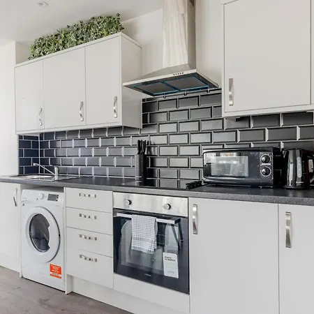 Vertigo Boutique Sleeps 4 London Apartment *