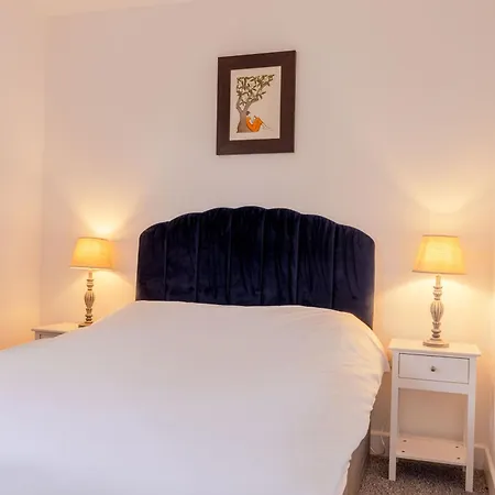 Vertigo Boutique Sleeps 4 London Apartment Kingston upon Thames (Greater London)
