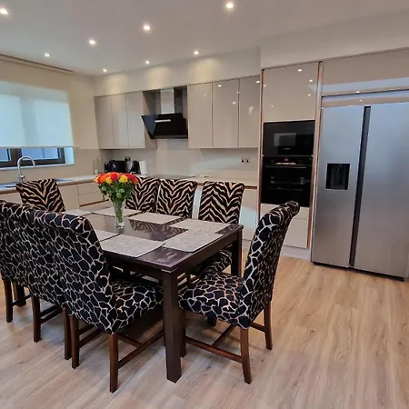 Holiday home Deluxe House Ilford