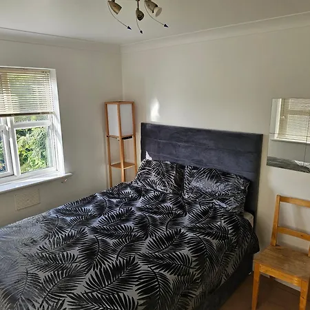 Peaceful On Sharing Flat In Wimbledon * ロンドン