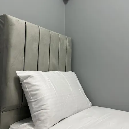 Luxury In Greater London - Rainham