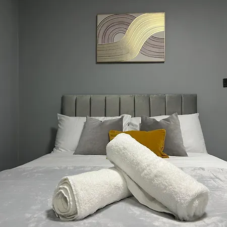 Luxury In Greater London - Rainham
