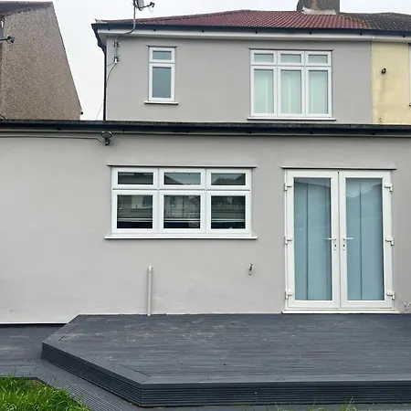 Luxury In Greater London - Rainham *