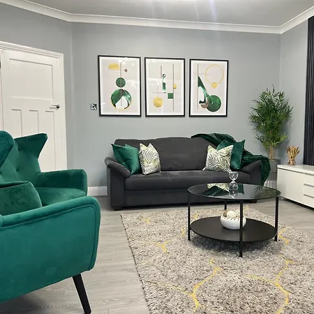Luxury In Greater London - Rainham *