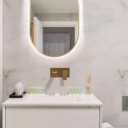 Pass The Keys Stylish Flat With Courtyard London