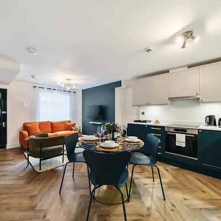 Pass The Keys Stylish Flat With Courtyard Apartment *