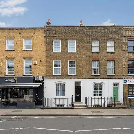 Apartment Pass The Keys Stylish Flat With Courtyard *