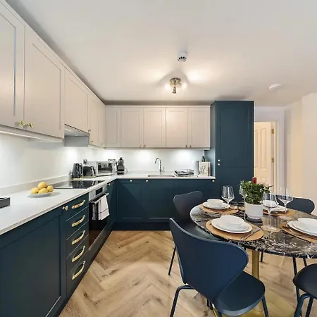 Pass The Keys Stylish Flat With Courtyard *