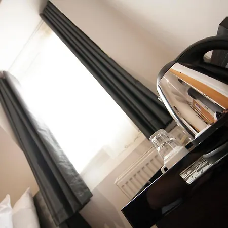Hotel St George's Victoria 3*