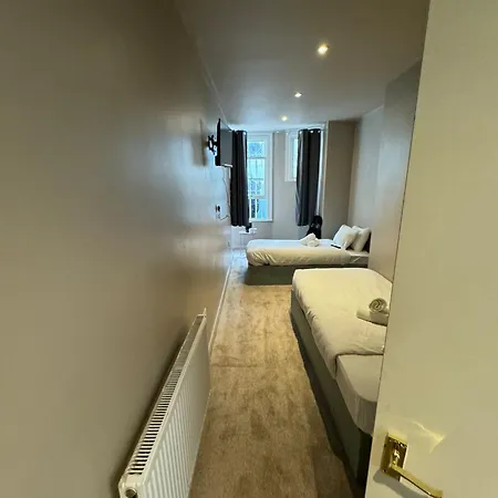 Amsterdam Hotel 2*