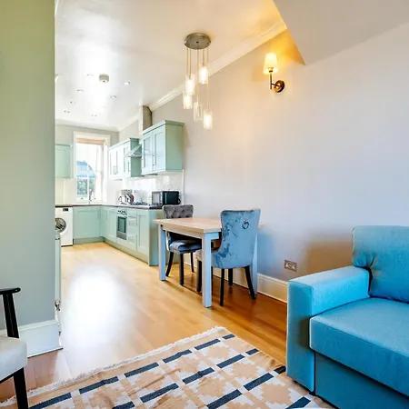 Large 1 Bedroom In Center Of