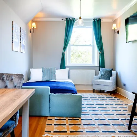 Large 1 Bedroom In Center Of London