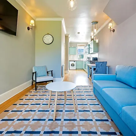 Large 1 Bedroom In Center Of