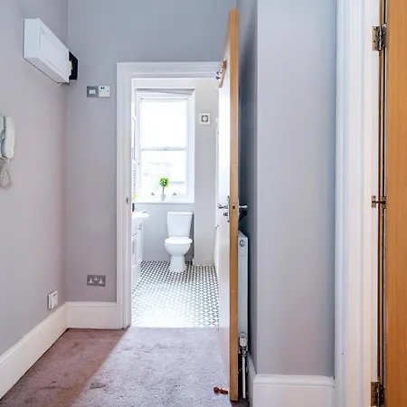 Apartment Large 1 Bedroom In Center Of London