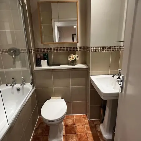 Cozy 3 Bed Flat Near To Station Apartamento *