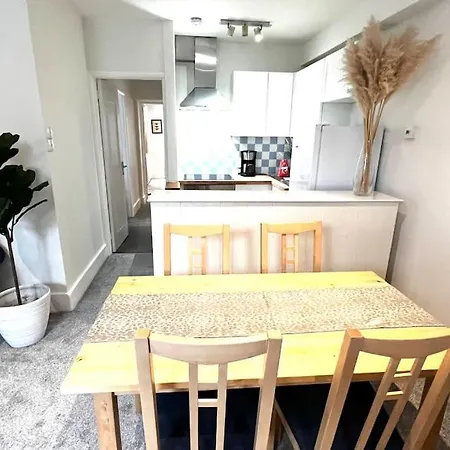 Cozy 3 Bed Flat Near To Station * Londres