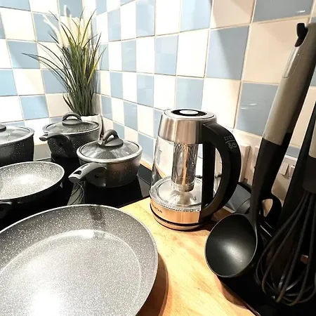 Cozy 3 Bed Flat Near To Station Londres