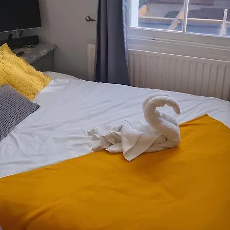 At 113b - A Away From Apartman *