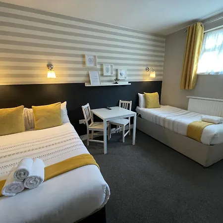 Trinity House Hotel 2*