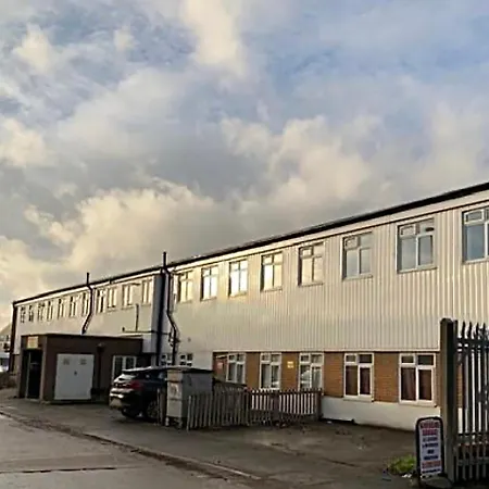Two Bedroom By Dream Key Short Lets & Long Lets Uxbridge- 6 Apartment