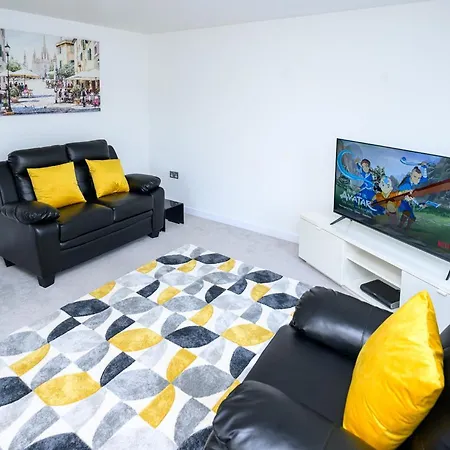 Modern 2 Bedroom Apartment *