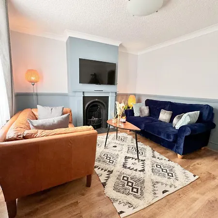 Holiday home House With Parking And Fast Trains To London Croydon