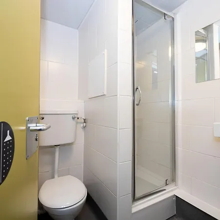 Spacious With Shared Facilities Daire